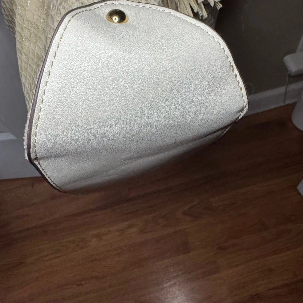Sondra Roberts Elegant Cream Shoulder Bag